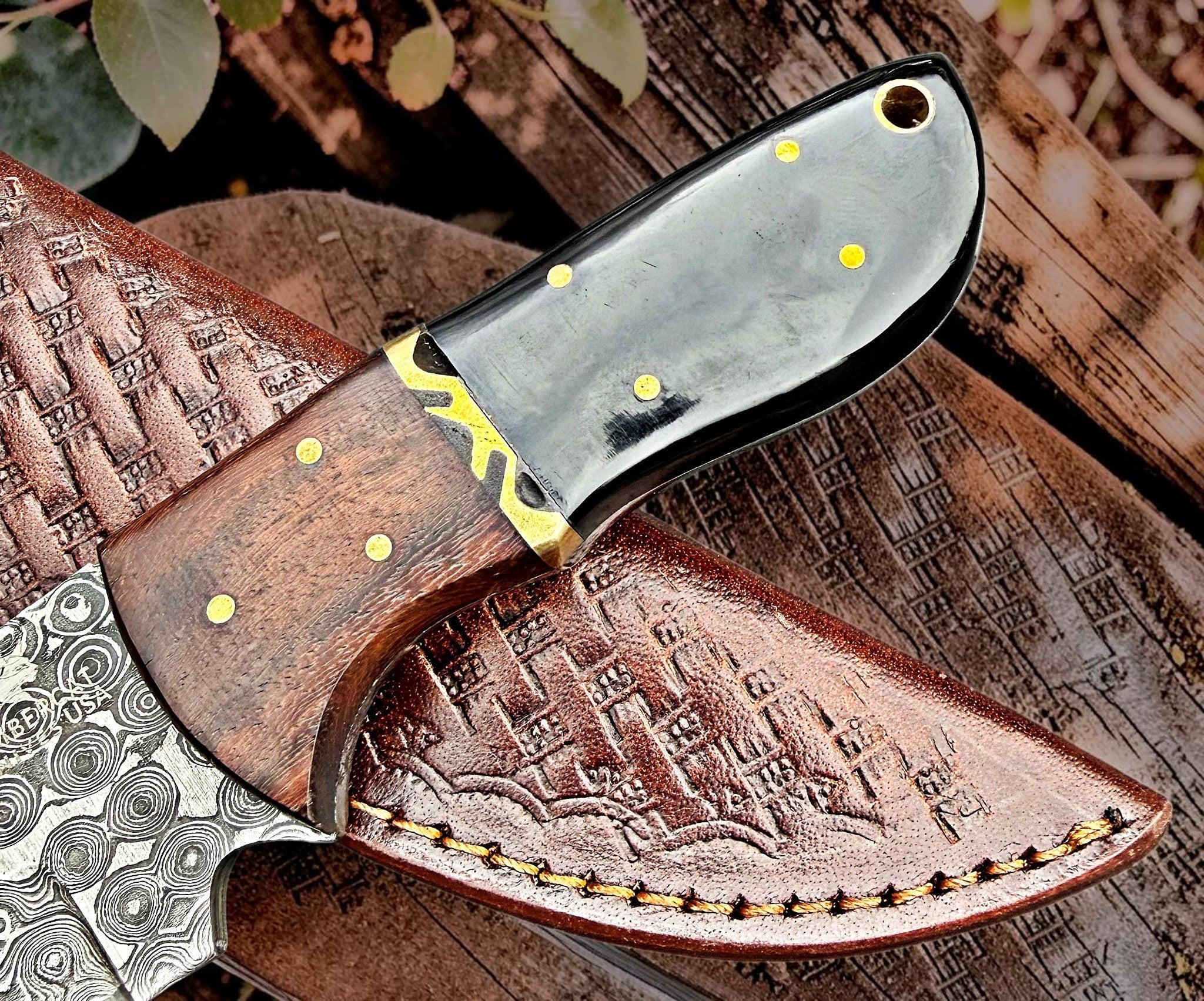 Timbercat Knives Handmade Damascus Steel Hunting Skinner Knife 8.5 Inches with Cowhide Leather Sheath 1015