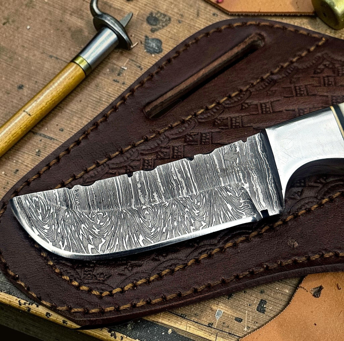 Timbercat Knives Handmade Damascus Steel Hunting Skinner Knife 7 Inches with Cowhide Leather Sheath 1056